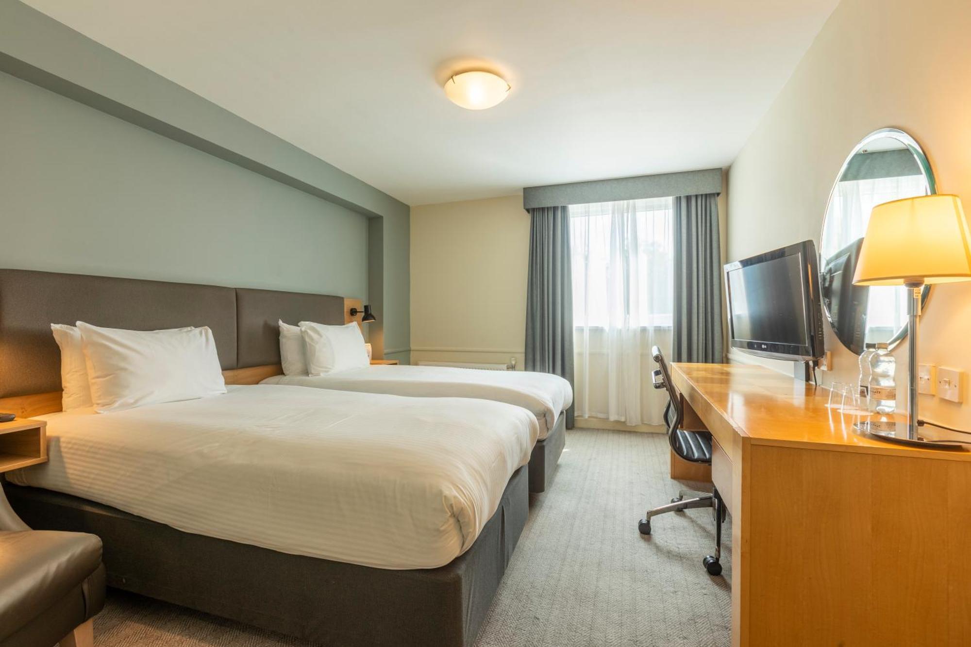 Holiday Inn Brentwood By Ihg Εξωτερικό φωτογραφία